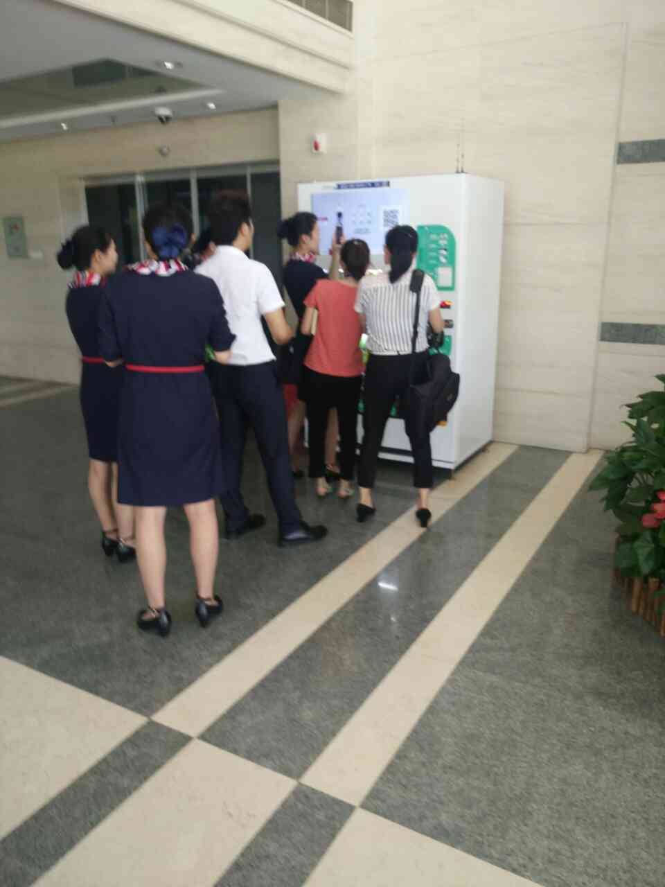 自動(dòng)售貨機(jī)，自助販賣機(jī)，富宏智能售貨機(jī)